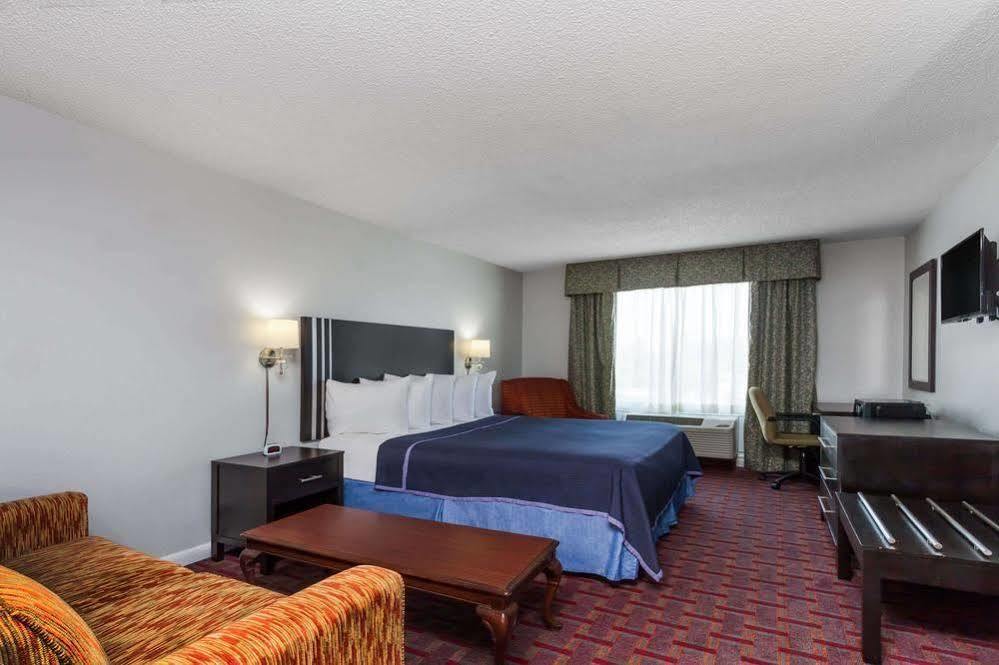 Super 8 By Wyndham Orlando Near Florida Mall Williamsburg Bagian luar foto